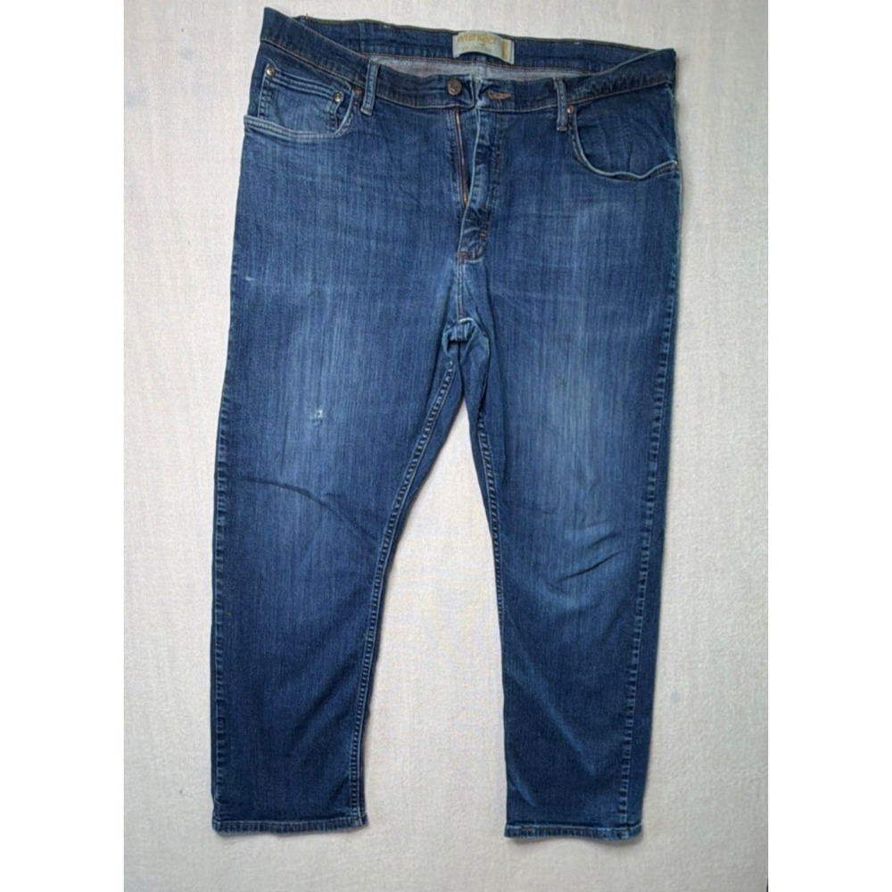 Wrangler Men's Relaxed Fit Flex Blue Medium Wash Denim Straight Jeans